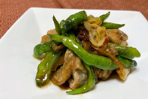 今日のキムチ料理レシピ：鶏肉と伏見甘長唐辛子の甘酢キムチ炒め