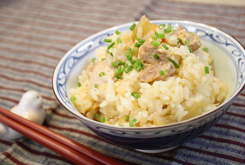 今日のキムチ料理レシピ：鶏肉とキムチの炊き込みご飯