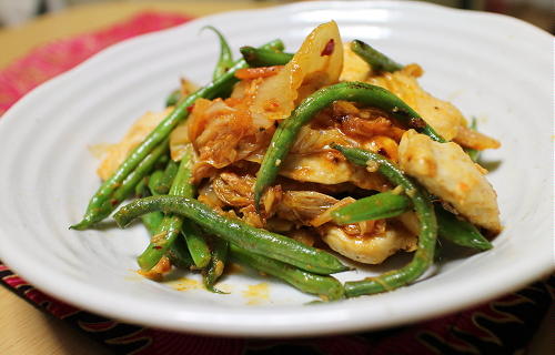 今日のキムチ料理レシピ：鶏肉といんげんのキムチ炒め