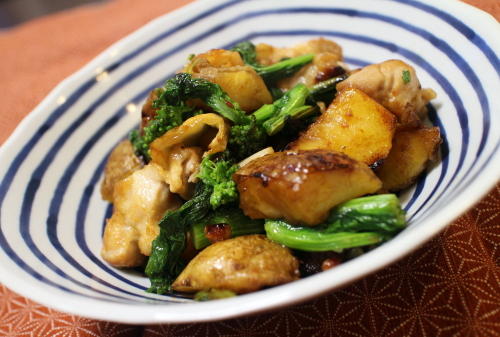 今日のキムチ料理レシピ：鶏肉とジャガイモのキムチ炒め煮
