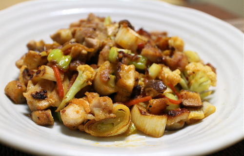 今日のキムチ料理レシピ：鶏肉とカリフラワーのピリ辛炒め