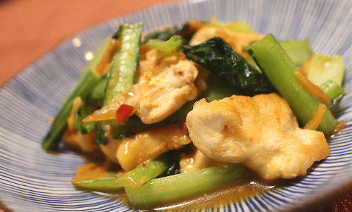 今日のキムチ料理レシピ：鶏肉と小松菜のキムチ炒め