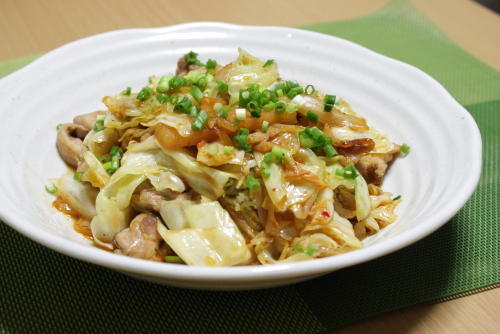 今日のキムチ料理レシピ：鶏肉とキャベツのキムチ炒め