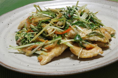 今日のキムチ料理レシピ：鶏肉と水菜のキムチ炒め