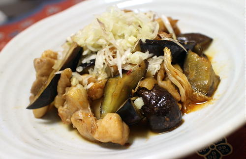 今日のキムチ料理レシピ：鶏もも肉とナスのキムチ炒め