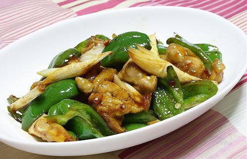 今日のキムチ料理レシピ：鶏肉とピーマンのピリ辛炒め