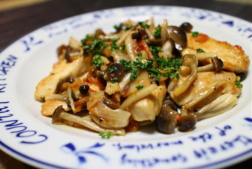 今日のキムチ料理レシピ：鶏肉とキムチのシンプル炒め