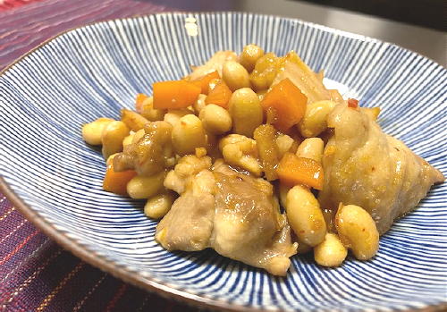 今日のキムチ料理レシピ：鶏肉と大豆とキムチの煮もの