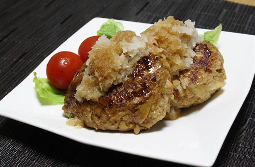 今日のキムチ料理レシピ：鶏ごぼうのピリ辛バーグ