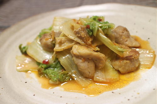 今日のキムチ料理レシピ：鶏もも肉と白菜のピリ辛炒め