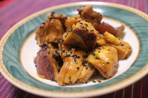今日のキムチ料理レシピ：鶏肉とサツマイモのピリ辛煮