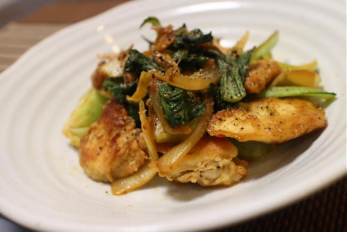 今日のキムチ料理レシピ：鶏肉とチンゲン菜のキムチカレー炒め