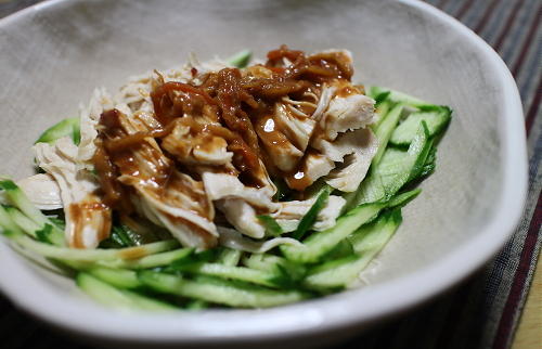 今日のキムチ料理レシピ：鶏むね肉のピリ辛胡麻ドレ