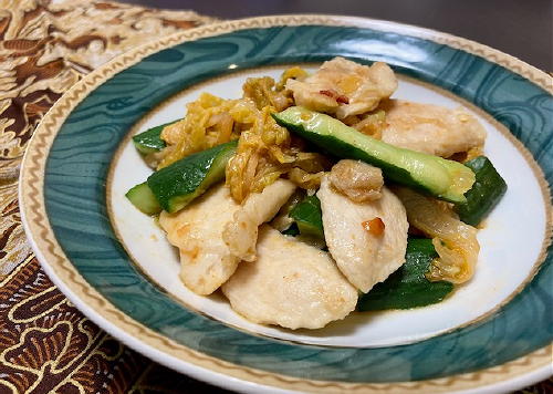 今日のキムチ料理レシピ：鶏肉ときゅうりのキムチ炒め