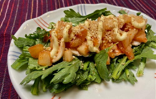 今日のキムチ料理レシピ：鶏むね肉とキムチの春菊サラダ