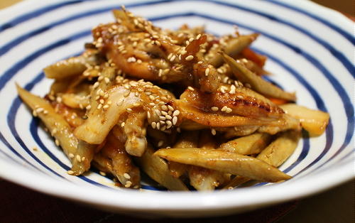 今日のキムチ料理レシピ：鶏手羽とごぼうのキムチ煮