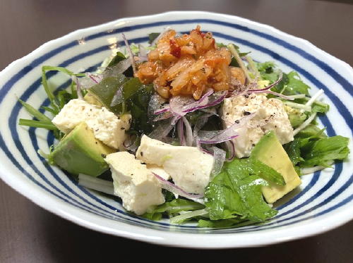 今日のキムチ料理レシピ：アボカド豆腐キムチサラダ