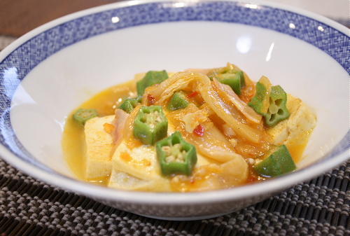 今日のキムチ料理レシピ：豆腐とオクラのキムチ煮