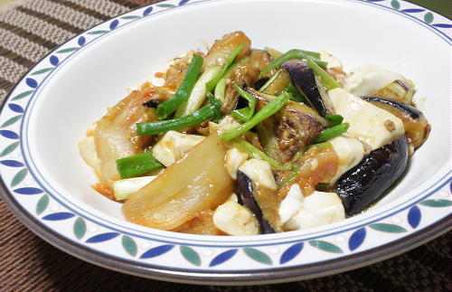 今日のキムチ料理レシピ：茄子と豆腐のキムチ味噌炒め