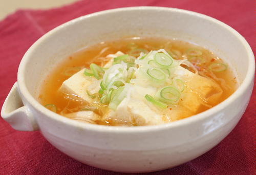 今日のキムチ料理レシピ：豆腐とねぎのピリ辛スープ