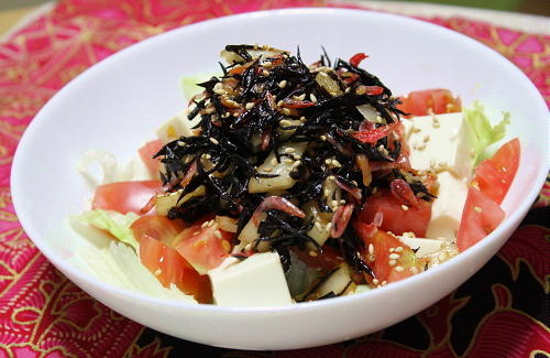 今日のキムチ料理レシピ：トマトと豆腐のひじきキムチドレッシング