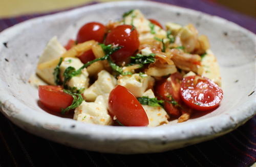 今日のキムチ料理レシピ：豆腐とトマトのキムチサラダ