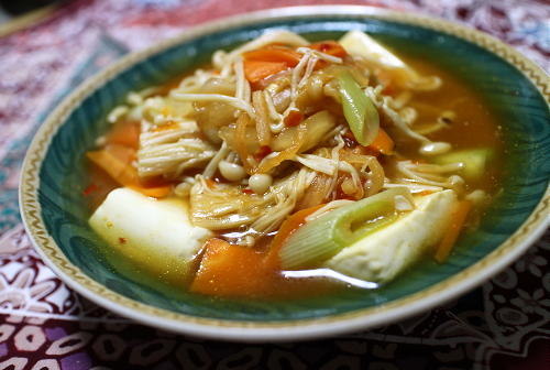 今日のキムチ料理レシピ：たっぷり野菜とキムチの豆腐のうま煮