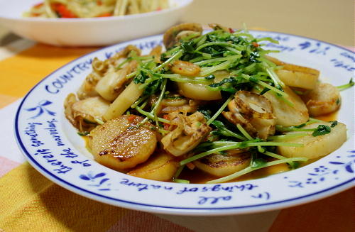 今日のキムチ料理レシピ：ホタテと豆苗のキムチ炒め