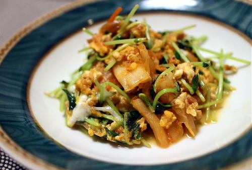 今日のキムチ料理レシピ：豆苗とキムチの卵炒め