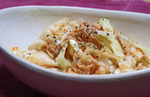 今日のキムチ料理レシピ：キャベツとツナのピり辛サラダ