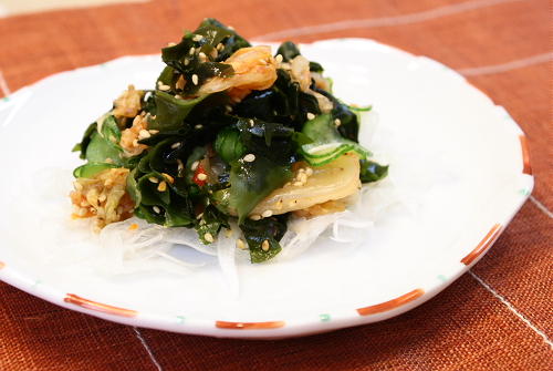 今日のキムチ料理レシピ：ワカメとキムチの甘酢和え