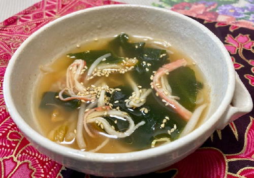 今日のキムチ料理レシピ：わかめともやしのキムチスープ