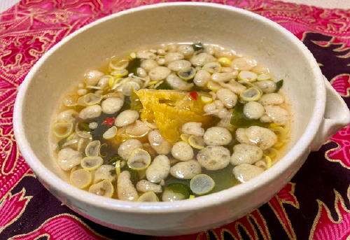 今日のキムチ料理レシピ：揚げ玉とわかめのキムチスープ