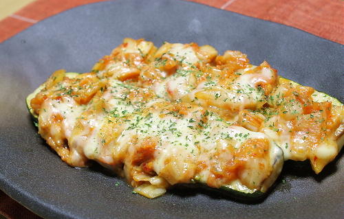 今日のキムチ料理レシピ：ズッキーニのキムチチーズ焼き