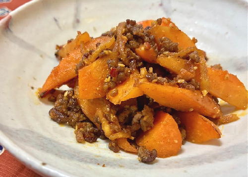 今日のキムチ料理レシピ：にんじんのピリ辛ひき肉炒め