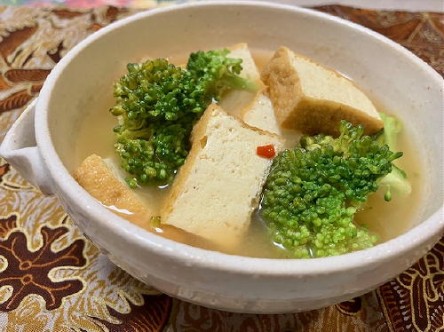 今日のキムチ料理レシピ：厚揚げとブロッコリーのキムチ味噌汁