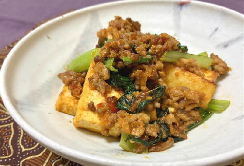 今日のキムチ料理レシピ：小松菜と厚揚げのピリ辛ひき肉味噌炒め