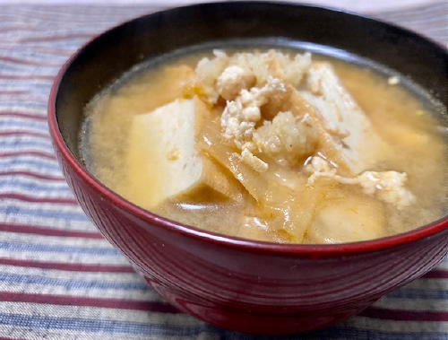 今日のキムチ料理レシピ：厚揚げとキムチのお味噌汁
