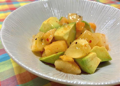 今日のキムチレシピ：アボカドとキウイと大根キムチのフルーツサラダ
