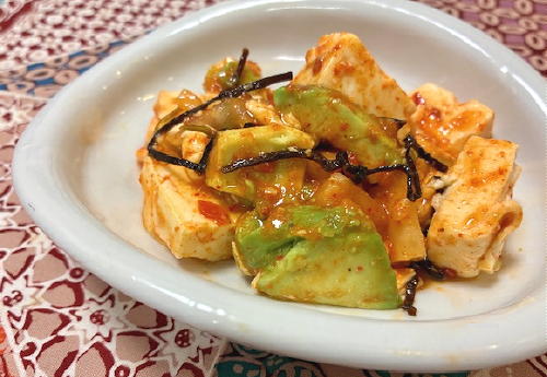 今日のキムチレシピ：アボカドと豆腐のキムチ塩昆布和え