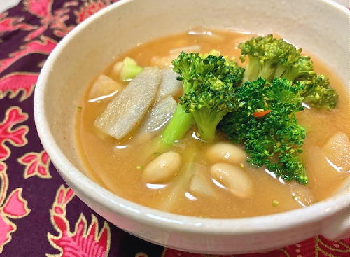 今日のキムチレシピ：ブロッコリーと大豆のキムチスープ