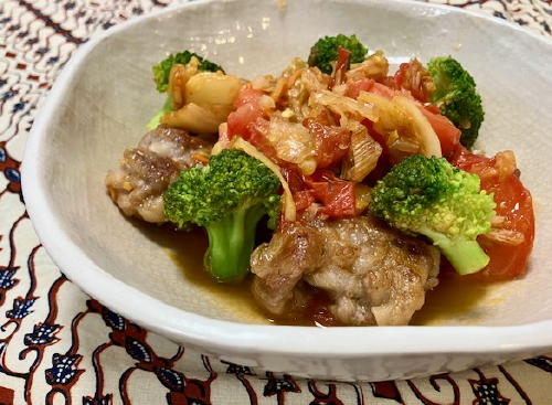 今日のキムチ料理レシピ：豚肉とブロッコリーのトマトキムチ炒め