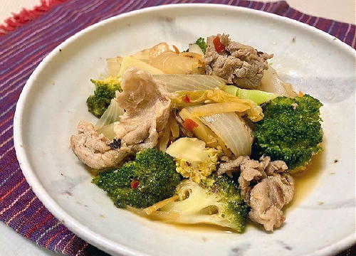 今日のキムチ料理レシピ：豚肉とブロッコリーのキムチ煮