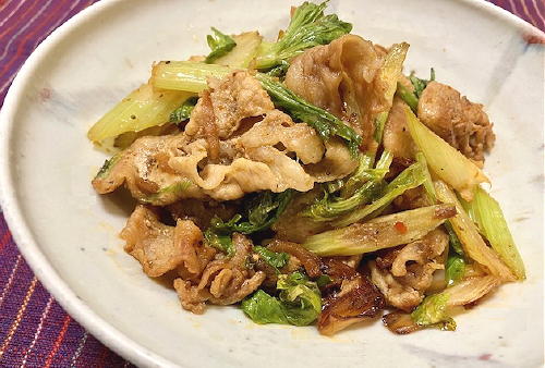 今日のキムチ料理レシピ：豚肉とセロリのキムチ炒め