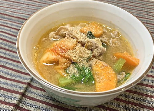 今日のキムチ料理レシピ：小松菜と豚肉のキムチ味噌汁