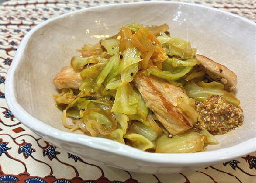 今日のキムチ料理レシピ：豚肉とキャベツのキムチ蒸し