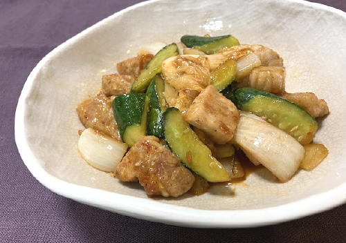今日のキムチ料理レシピ：豚肉と胡瓜のキムチ甘酢炒め