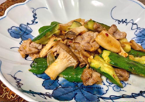 今日のキムチ料理レシピ：豚肉と胡瓜とキムチのオイスターソース炒め