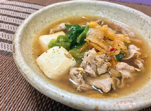 今日のキムチ料理レシピ：豚肉とレタスと豆腐のキムチスープ