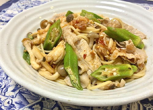 今日のキムチ料理レシピ：豚肉とオクラのキムチパスタ